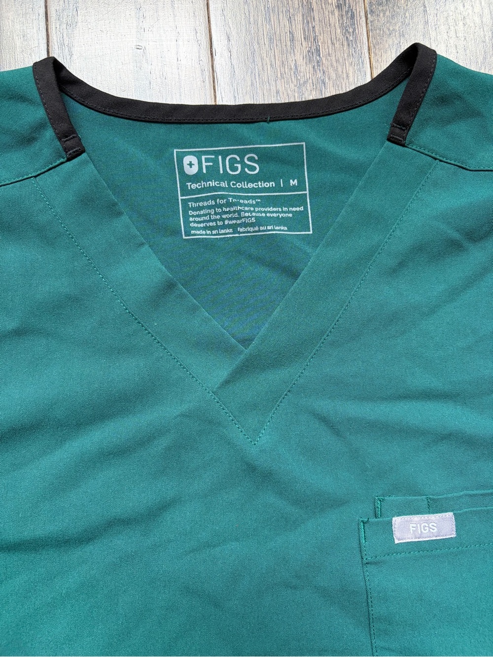 FIGS Technical Collection Hunter Green Scrub Top Medium - Picture 3 of 5